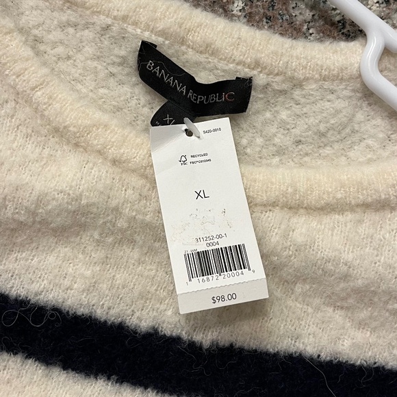 NWT Banana Republic Sweater - Picture 3 of 3
